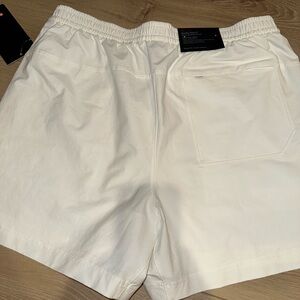 Lululemon men’s bowline versatwill white shorts XL